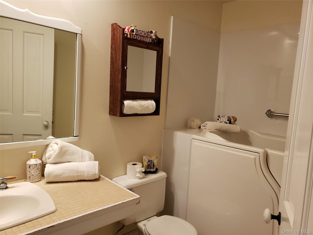 Bathroom, Interior, Tile Countertops