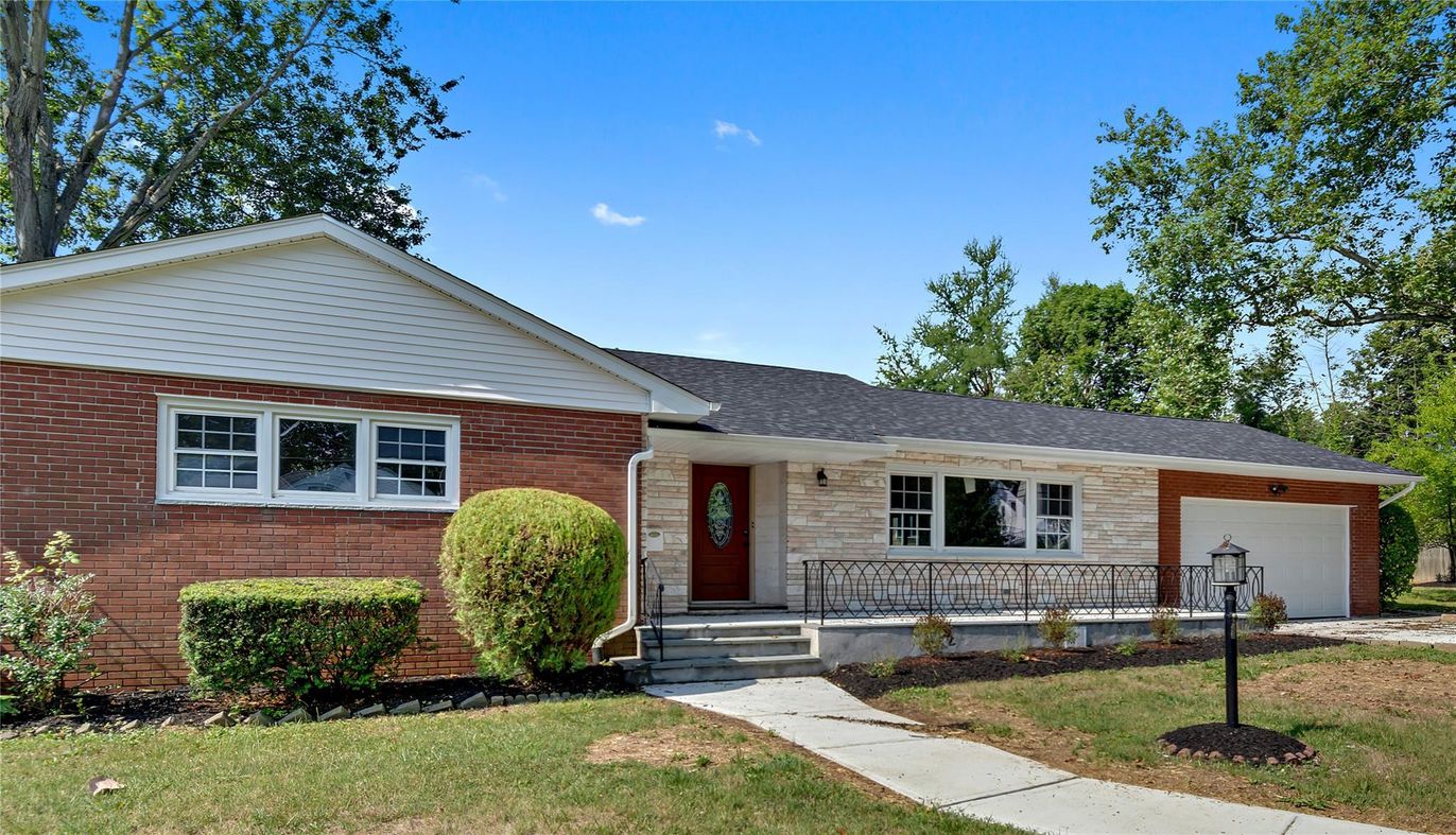 Attached, Exterior, Facade, Brick Facade, Ranch