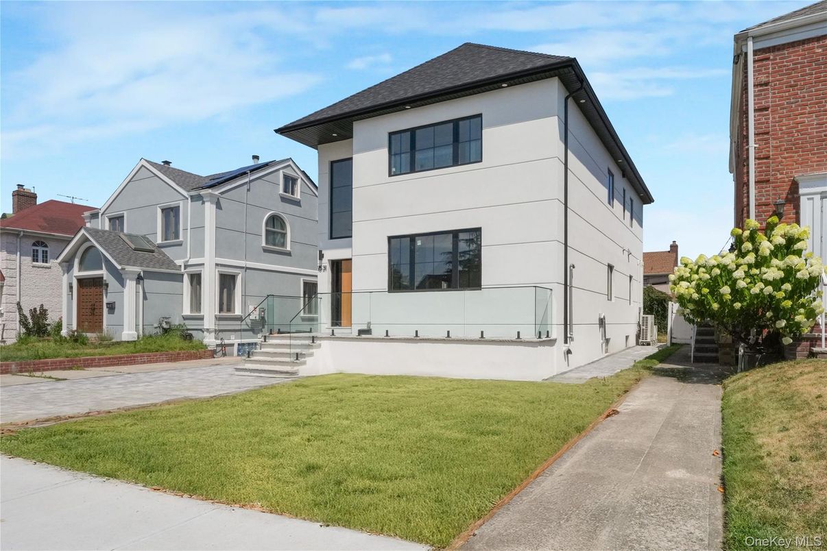 Exterior, Facade, Farmhouse