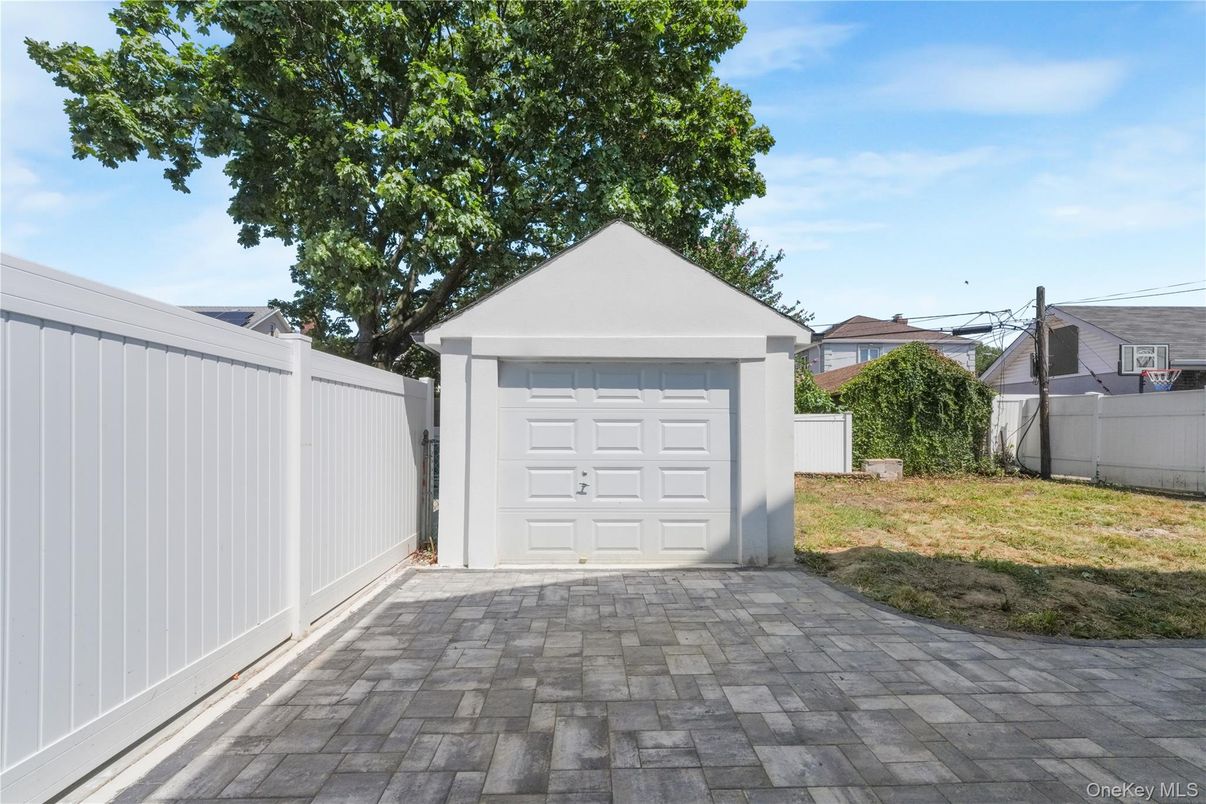 Detached Garage, Exterior