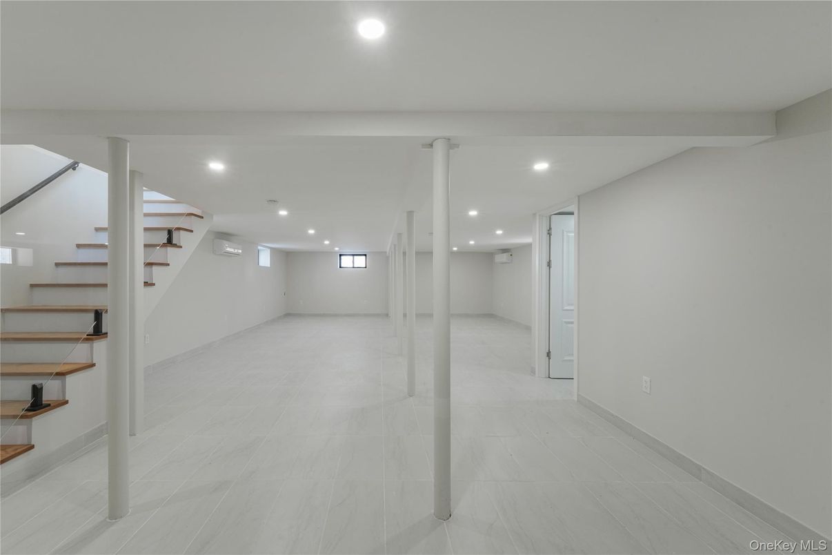 Empty room, Interior, Marble, Recessed Lighting