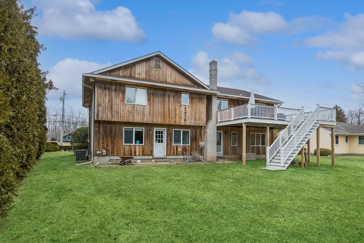 Backyard, Exterior, Facade, Split Level