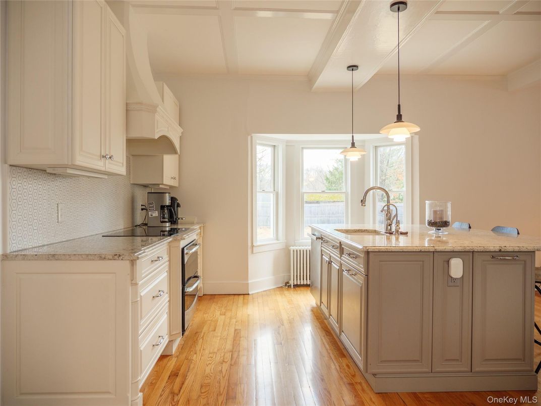 Interior, Kitchen, Pendant Lights, Wood Texture Flooring