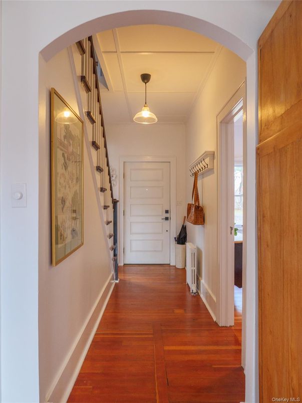 Interior, Pendant Lights, Wood Texture Flooring