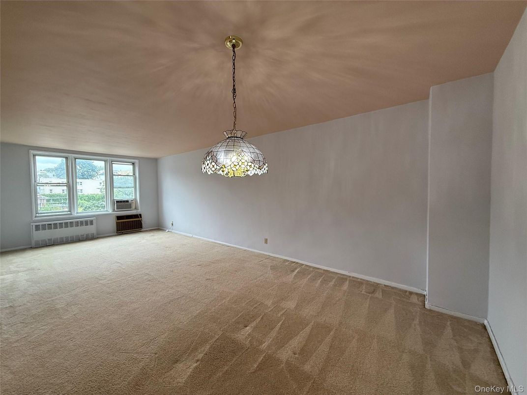 Empty room, Interior, Pendant Lights