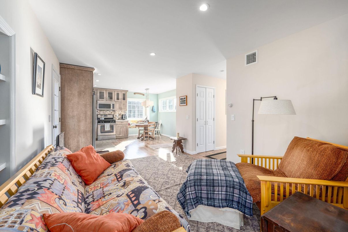 Dining room, Interior, Kitchen, Living room, Pendant Lights, Recessed Lighting, Stainless Steel Appliances