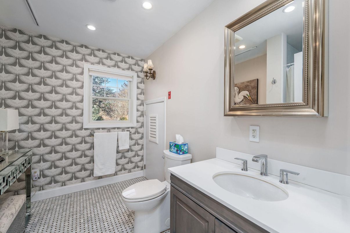 Bathroom, Interior, Recessed Lighting