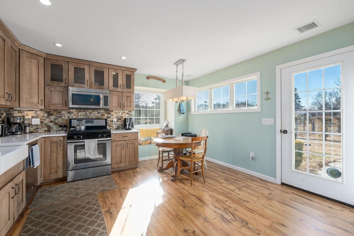 Chandelier, Dining room, Interior, Kitchen, Pendant Lights, Recessed Lighting, Wood Texture Flooring