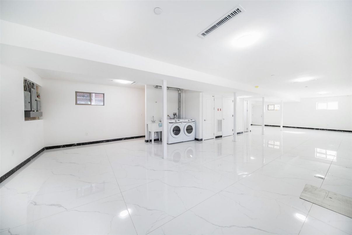 Interior, Marble, Recessed Lighting, Washer