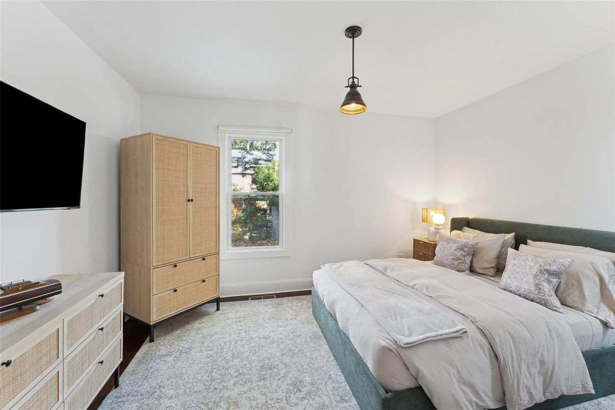 Bedroom, Interior, Pendant Lights
