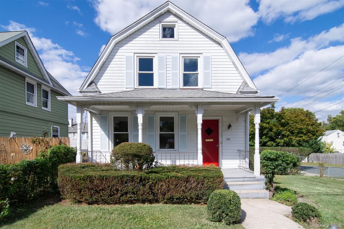 Exterior, Facade, Farmhouse