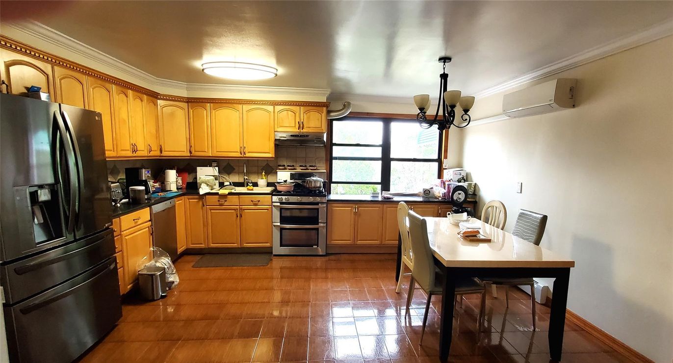 Dining room, Interior, Kitchen, Pendant Lights, Stainless Steel Appliances, Wood Texture Flooring