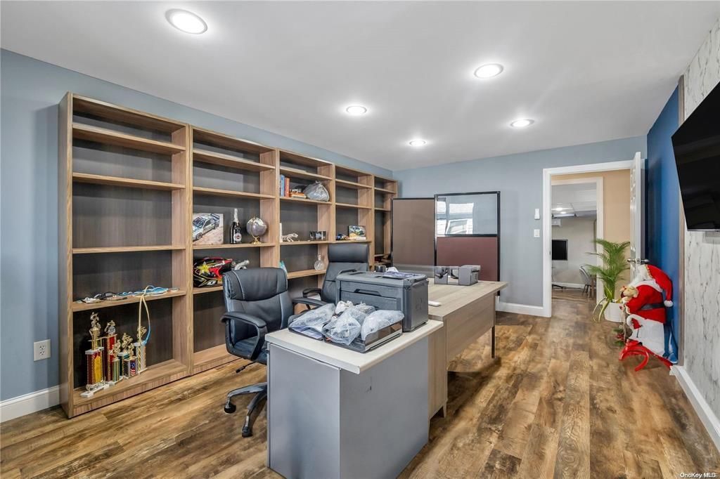 Home Office, Interior, Recessed Lighting, Wood Texture Flooring