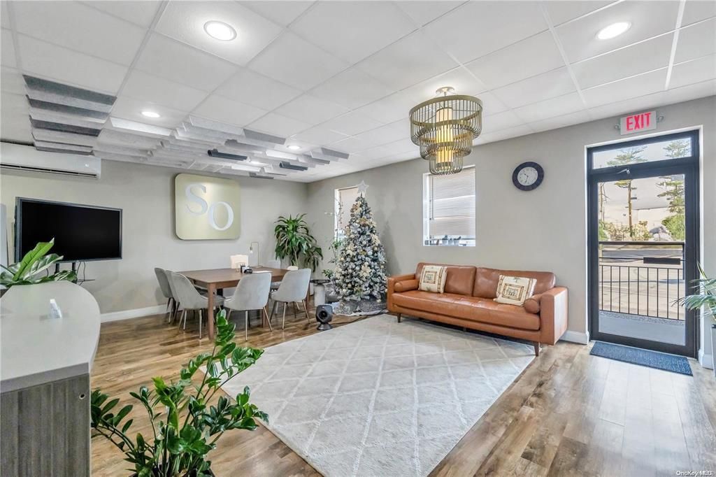 Chandelier, Dining room, Interior, Recessed Lighting, Wood Texture Flooring