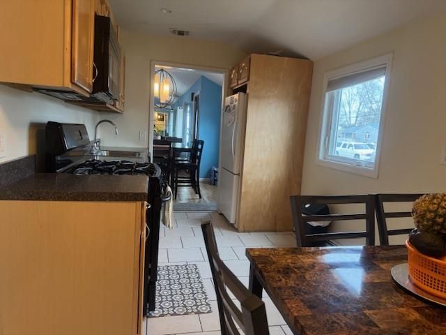 Chandelier, Dining room, Interior, Kitchen