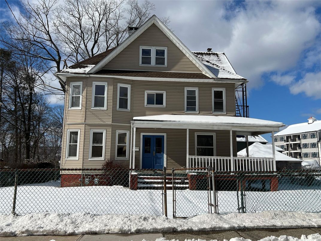 Exterior, Facade, Queen Anne Victorian