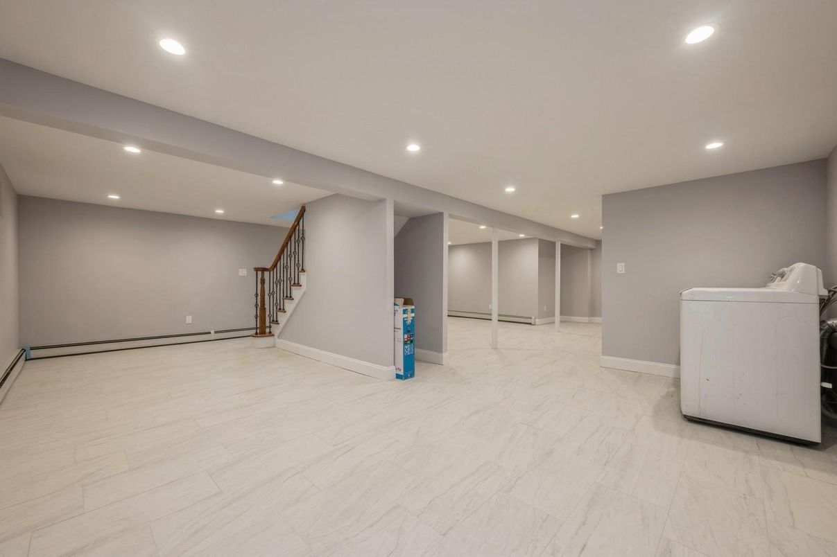 Empty room, Interior, Marble, Recessed Lighting, Washer