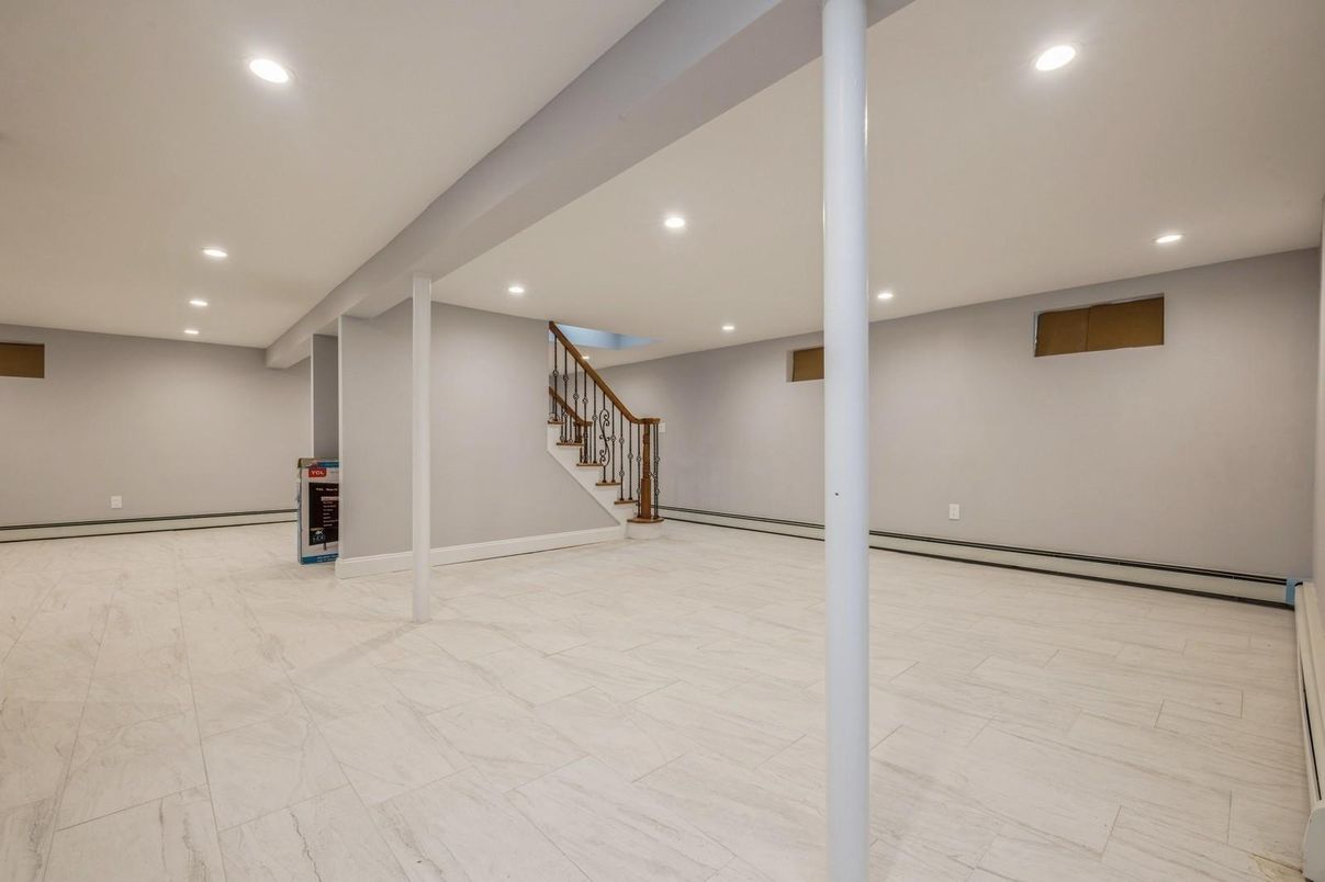 Empty room, Interior, Marble, Recessed Lighting