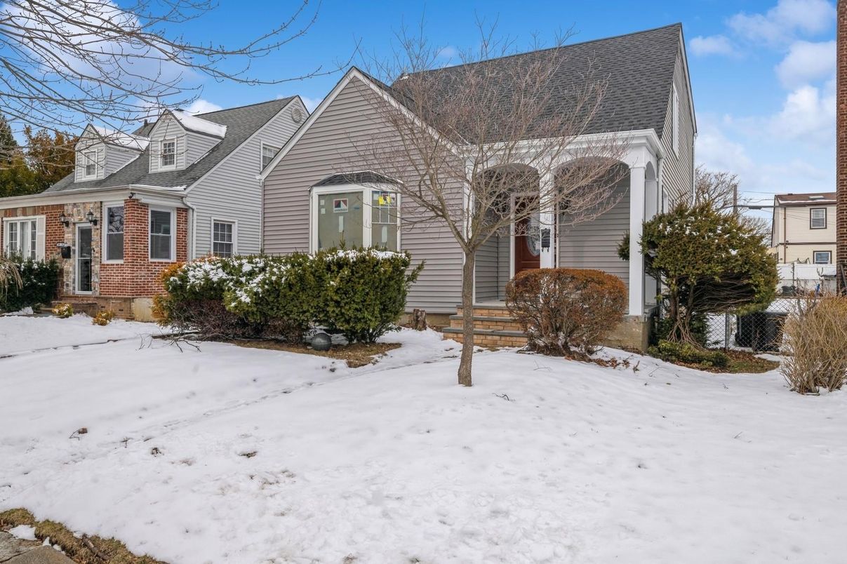 Exterior, Facade, Brick Facade, Cape Cod