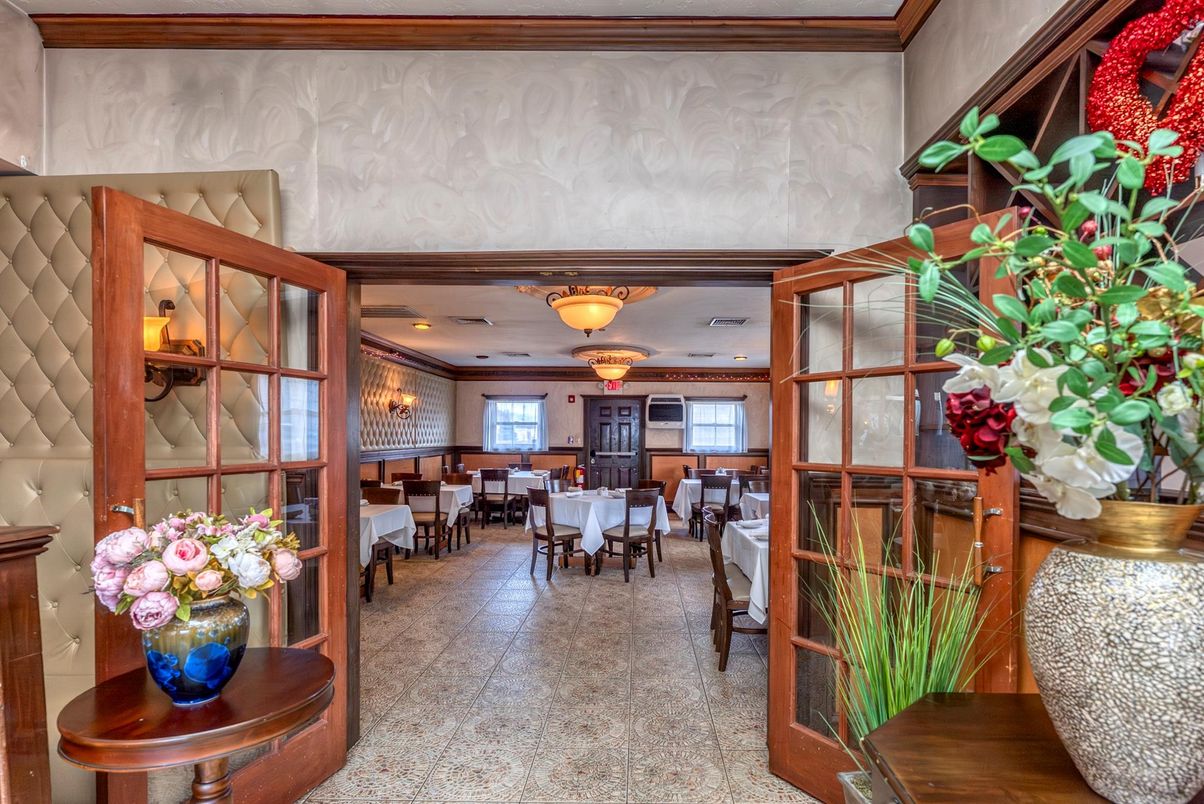 Dining room, Interior, Recessed Lighting