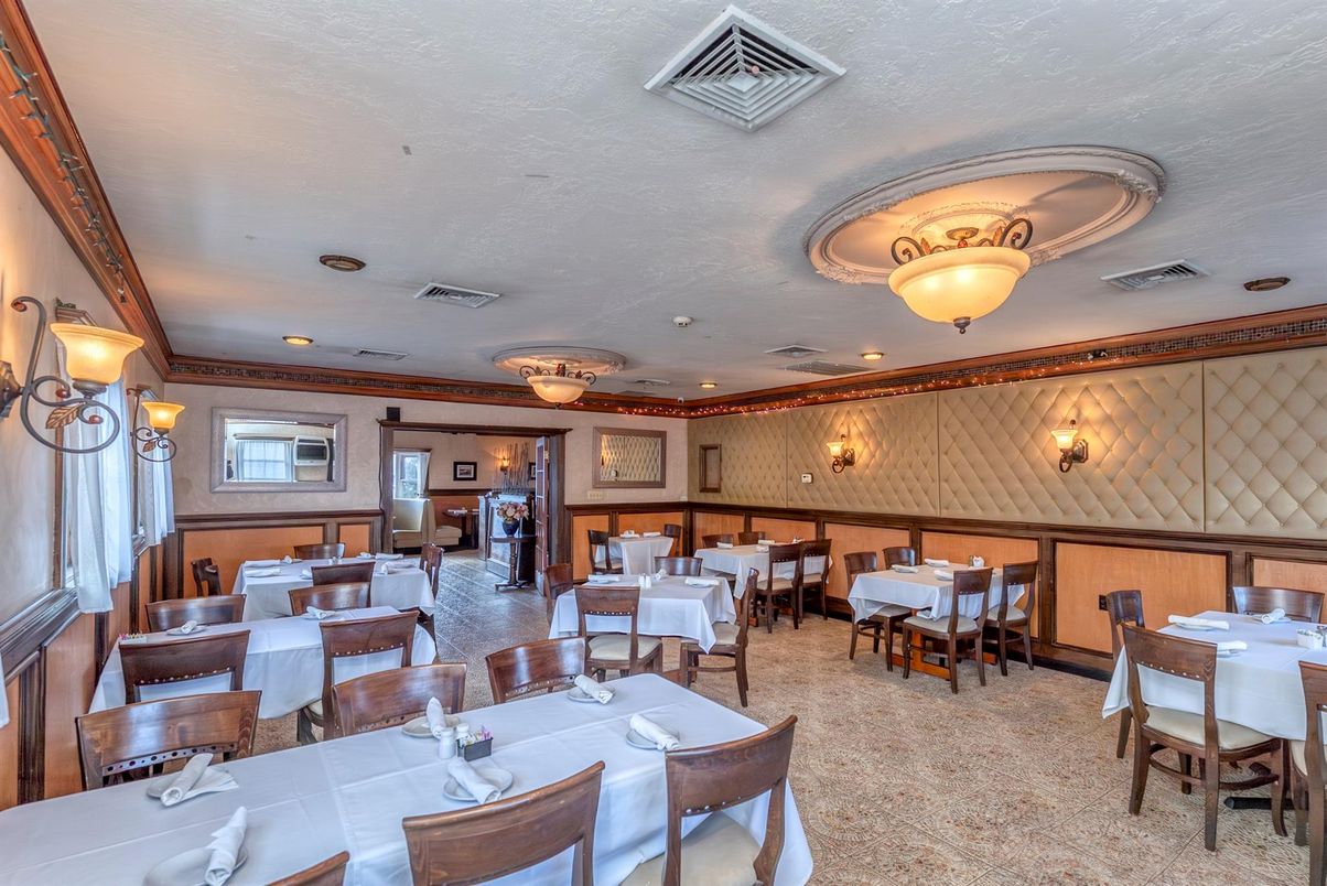 Dining room, Interior, Recessed Lighting