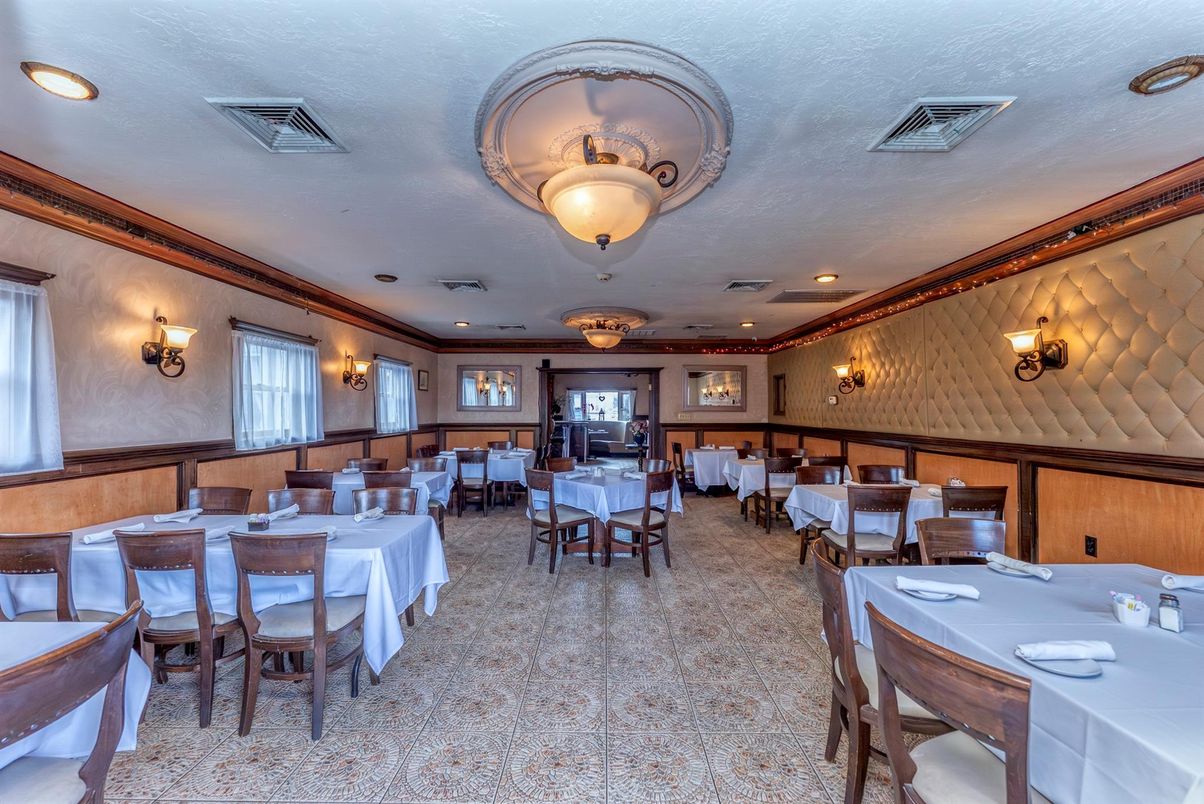 Dining room, Interior, Recessed Lighting