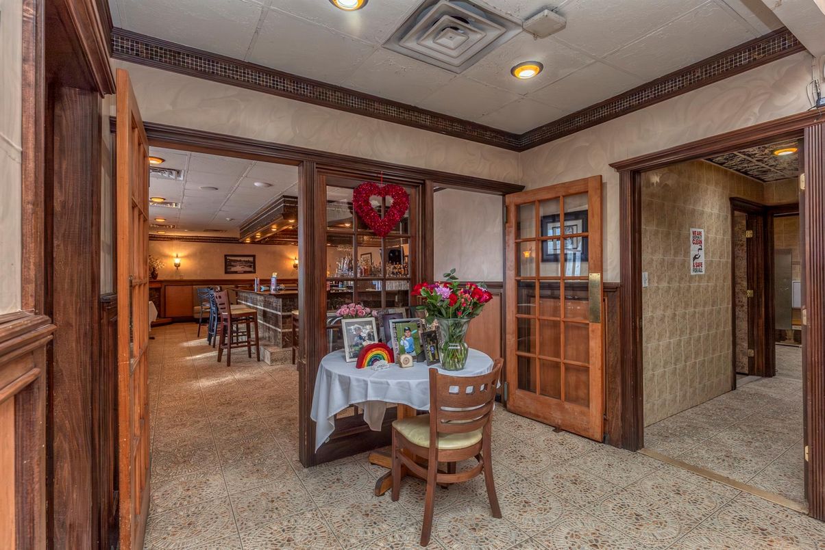 Dining room, Interior, Recessed Lighting