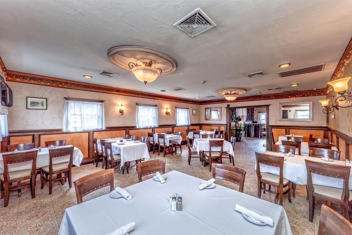 Dining room, Interior, Recessed Lighting