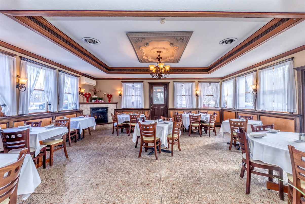 Chandelier, Dining room, Fireplace, Interior