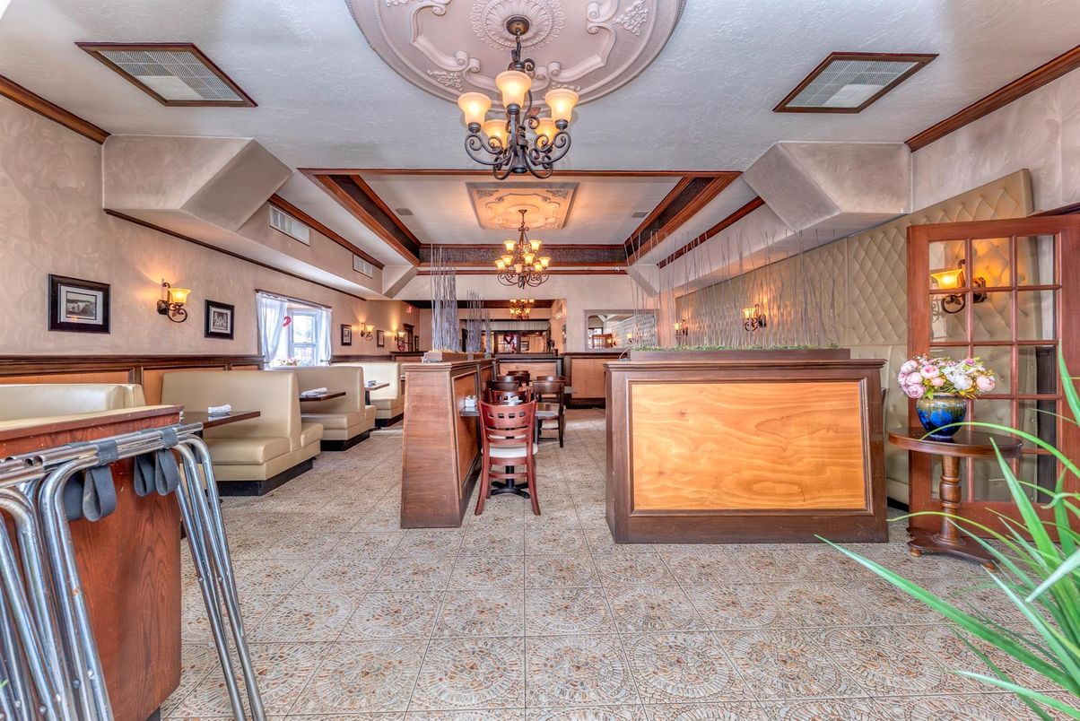 Chandelier, Interior