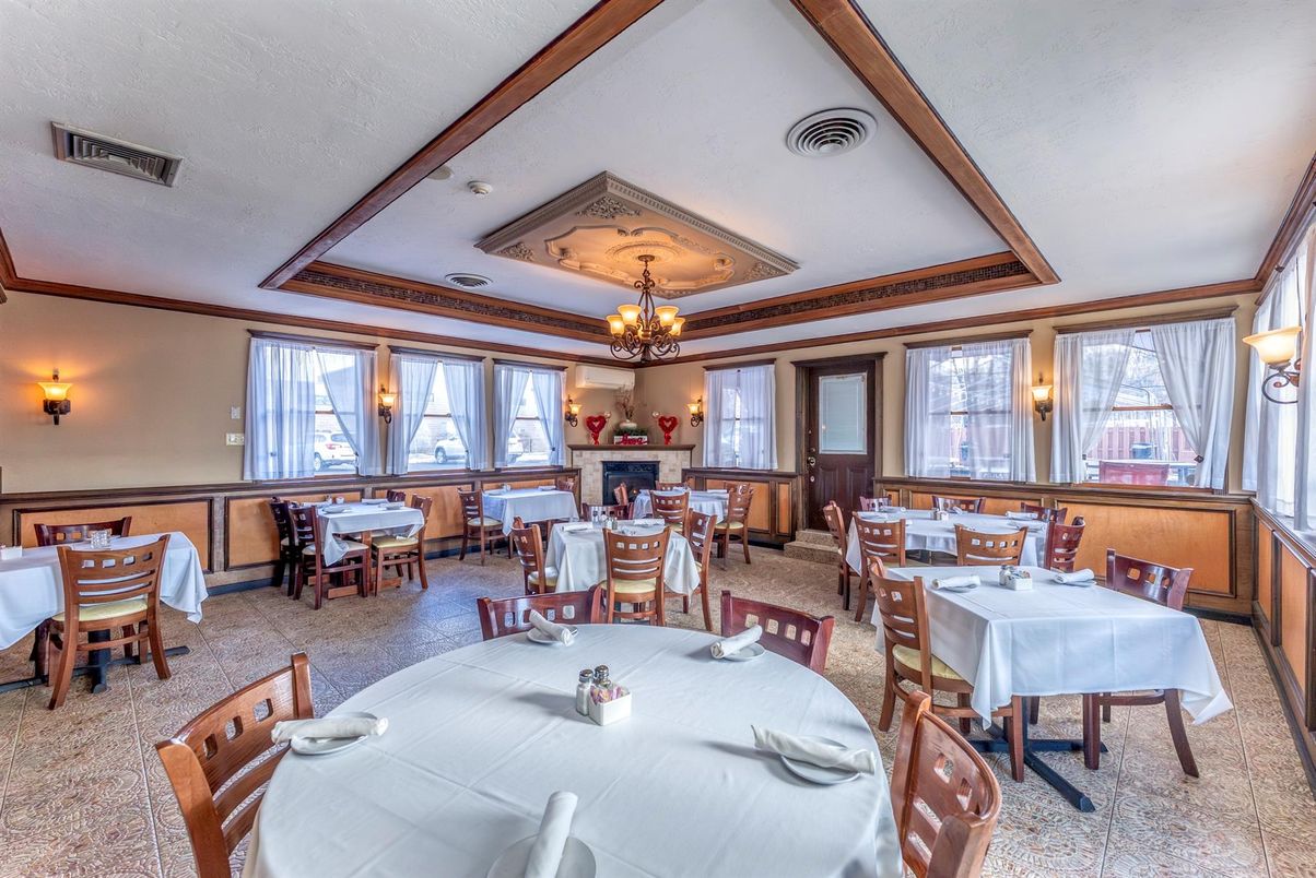 Chandelier, Dining room, Fireplace, Interior