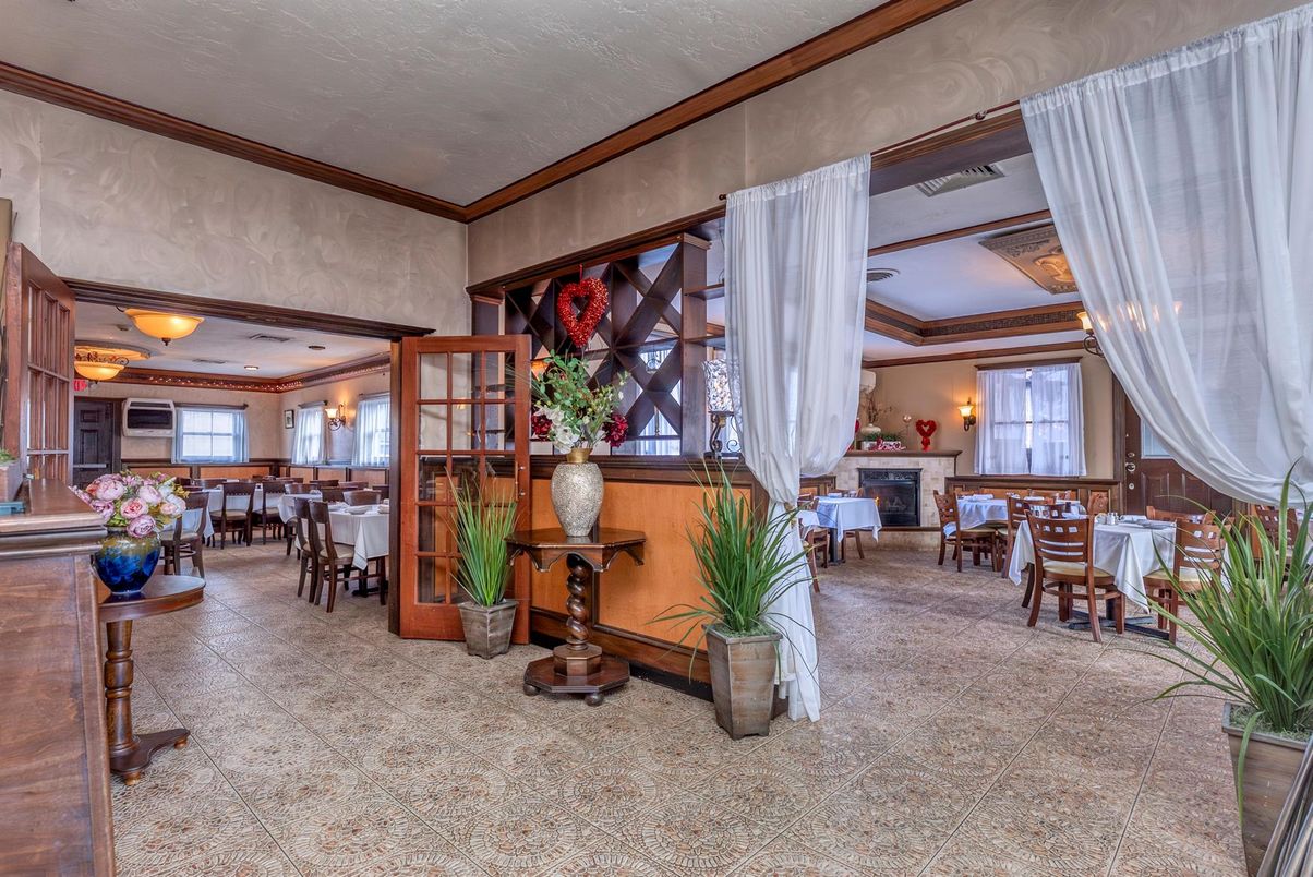 Dining room, Fireplace, Interior
