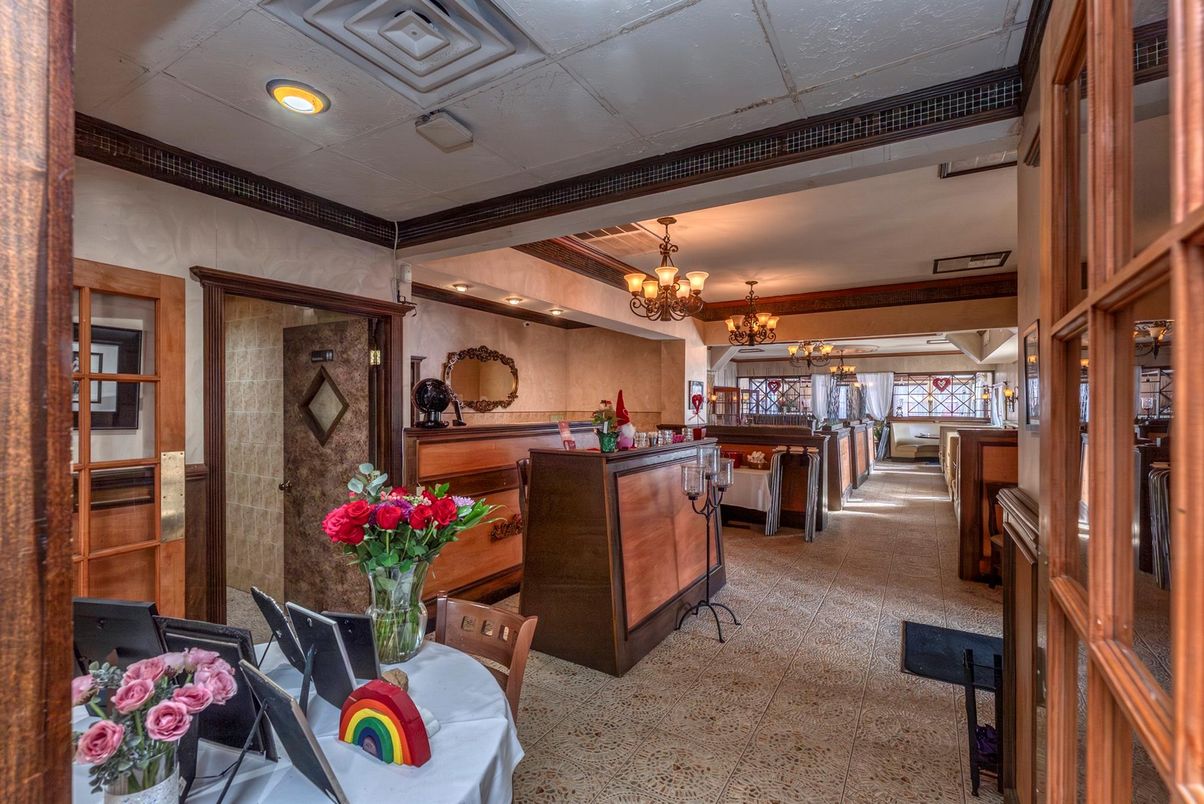 Chandelier, Dining room, Interior, Recessed Lighting
