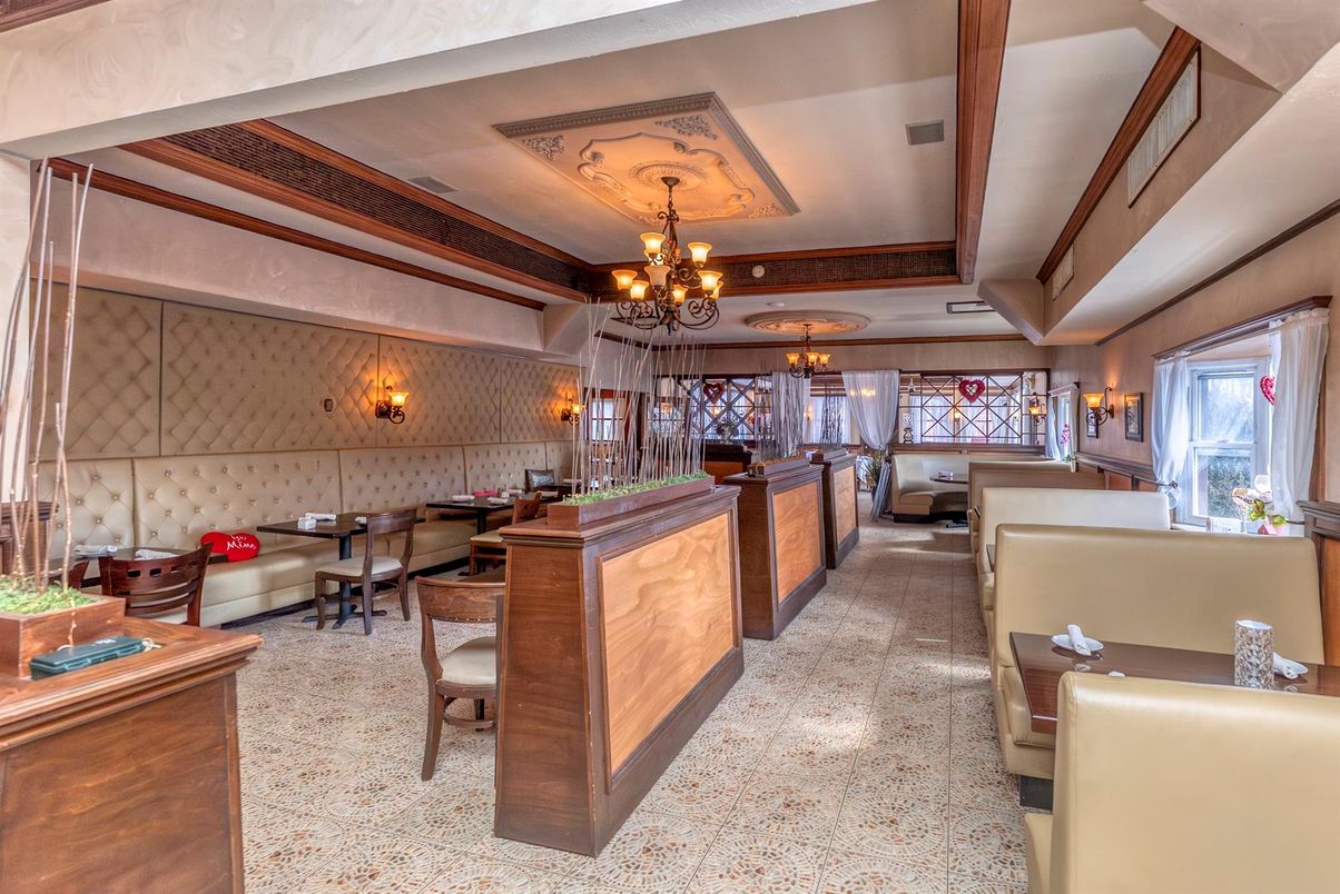 Chandelier, Interior, Living room