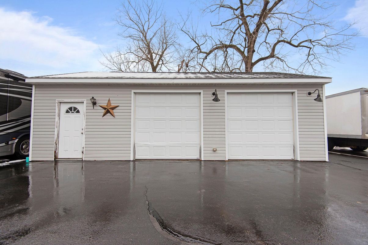 Detached Garage, Exterior