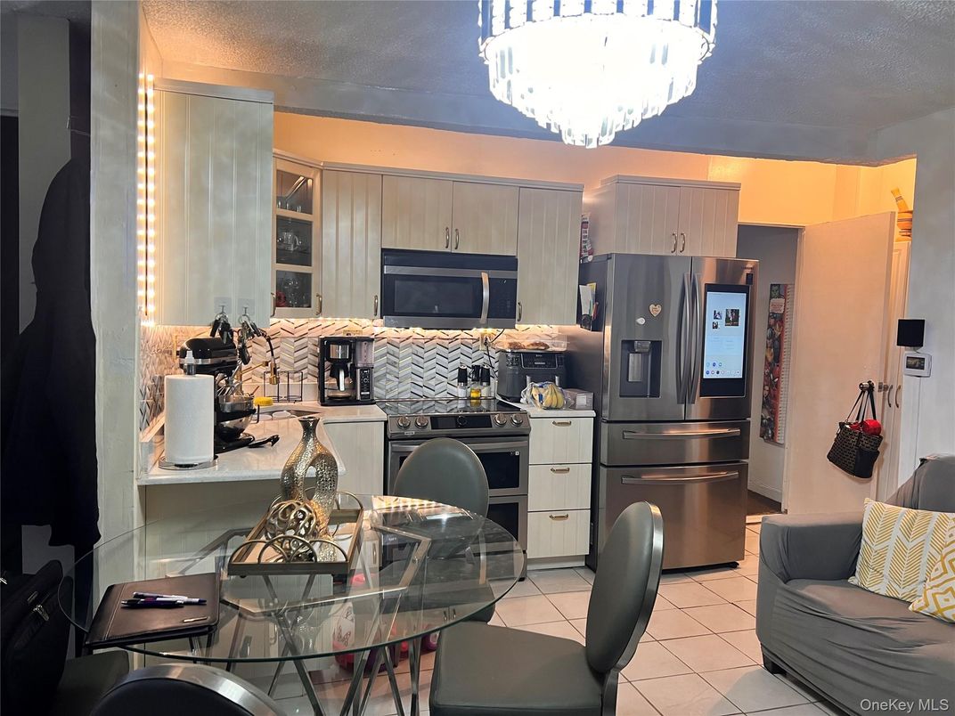 Chandelier, Dining room, Interior, Kitchen