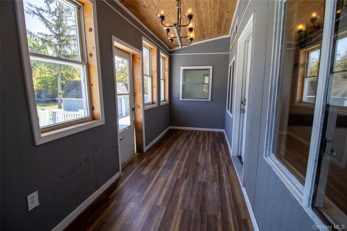 Interior, Pendant Lights, Wooden Ceilings, Wood Texture Flooring