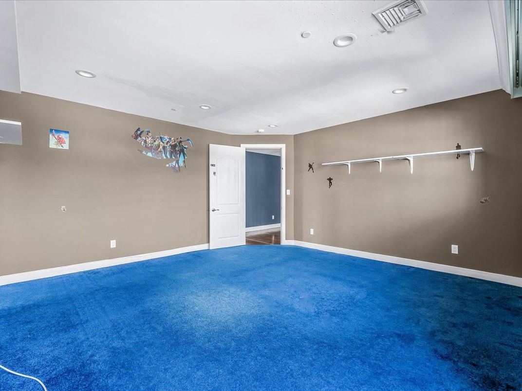 Empty room, Interior, Recessed Lighting