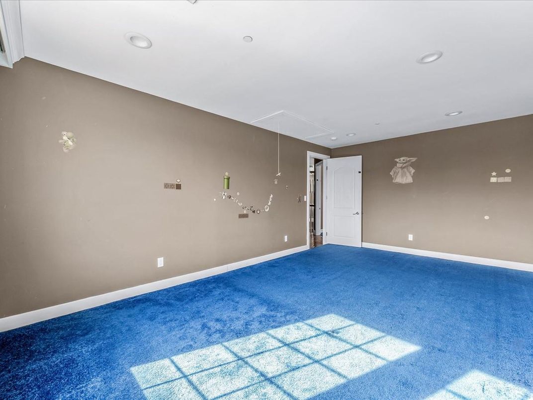Empty room, Interior, Recessed Lighting