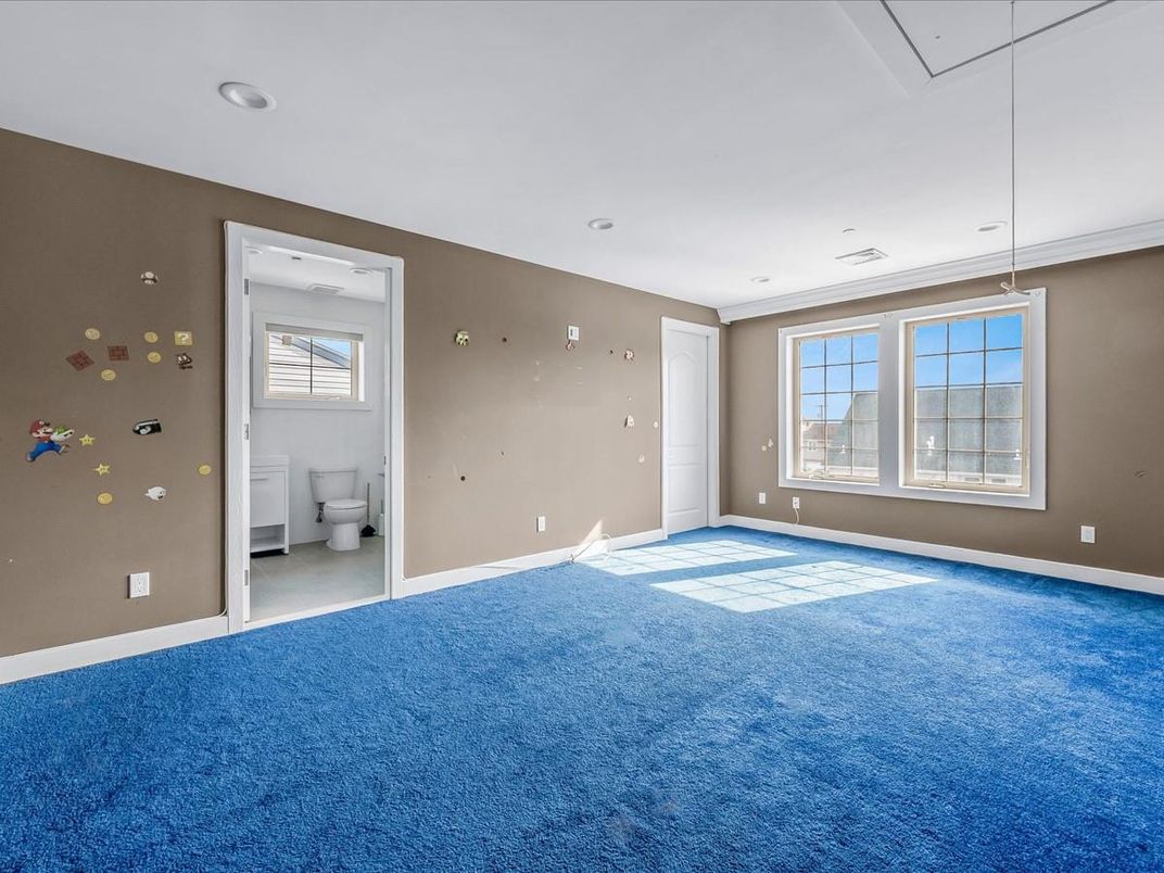 Bathroom, Empty room, Interior, Recessed Lighting