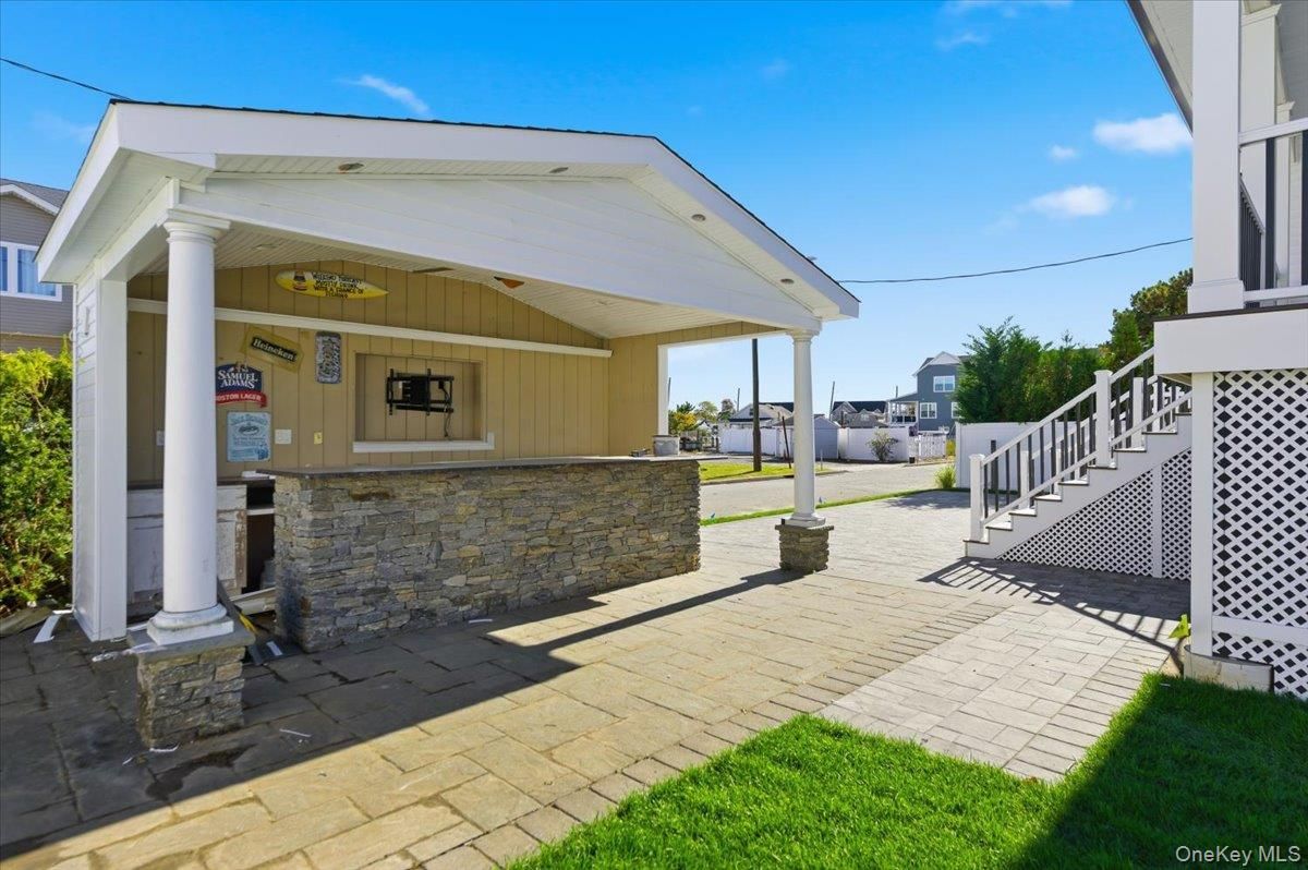 Exterior, Outdoor Kitchen