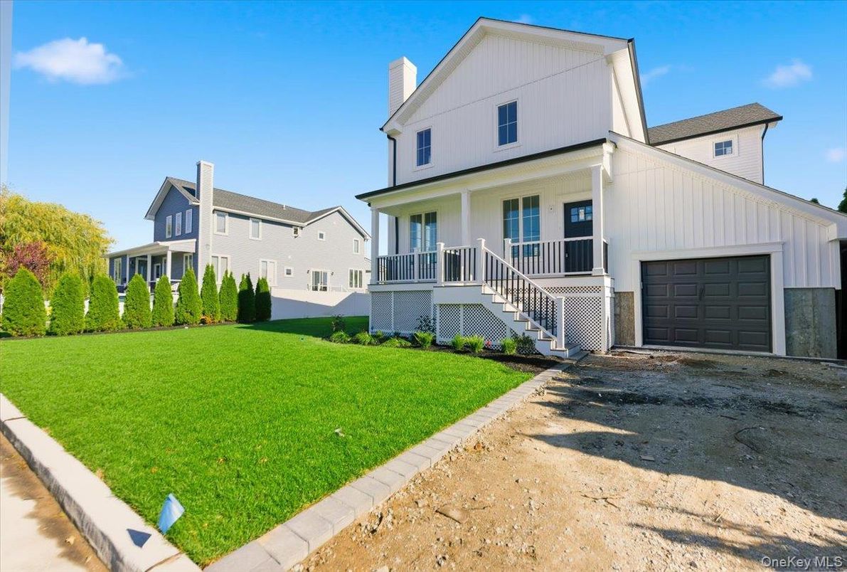 Attached, Exterior, Facade, Farmhouse