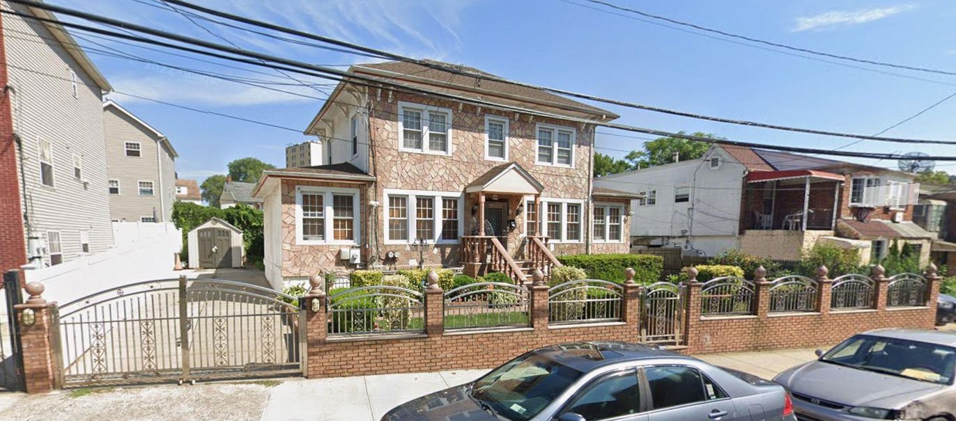 Exterior, Facade, Brick Facade, Rowhouse