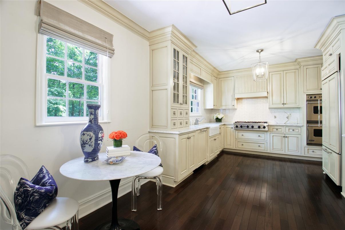 Dining room, Interior, Kitchen, Stainless Steel Appliances, Wood Texture Flooring
