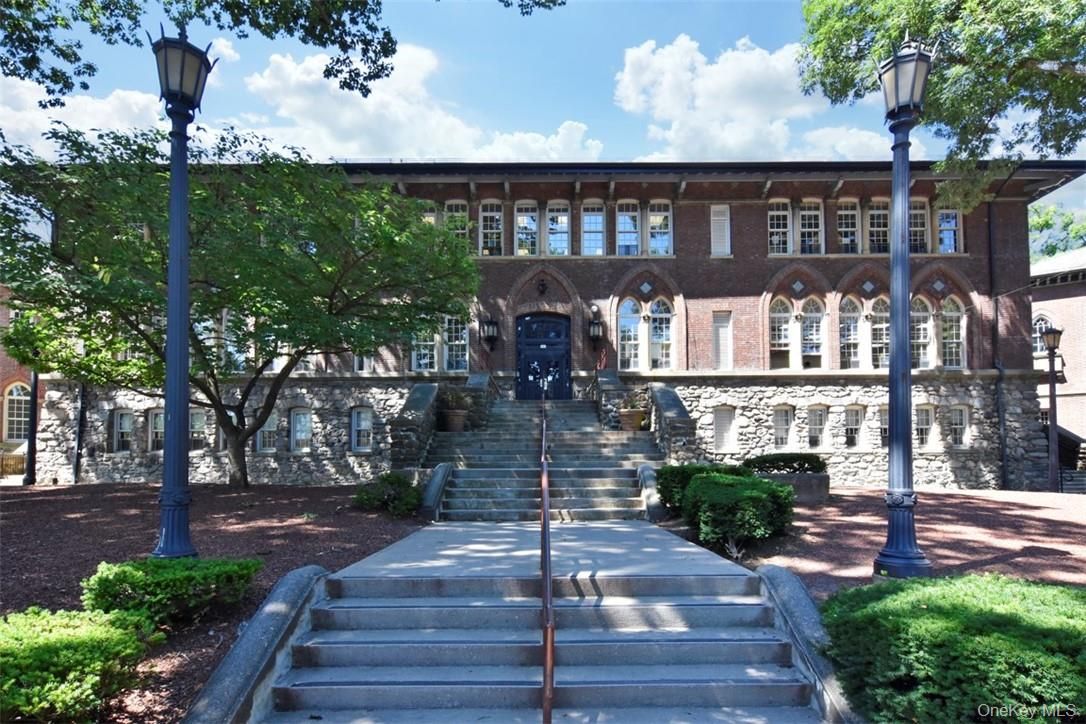 Exterior, Facade, Brick Facade, Georgian