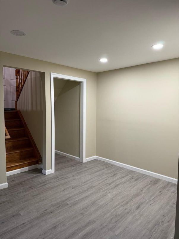Empty room, Interior, Recessed Lighting, Wood Texture Flooring