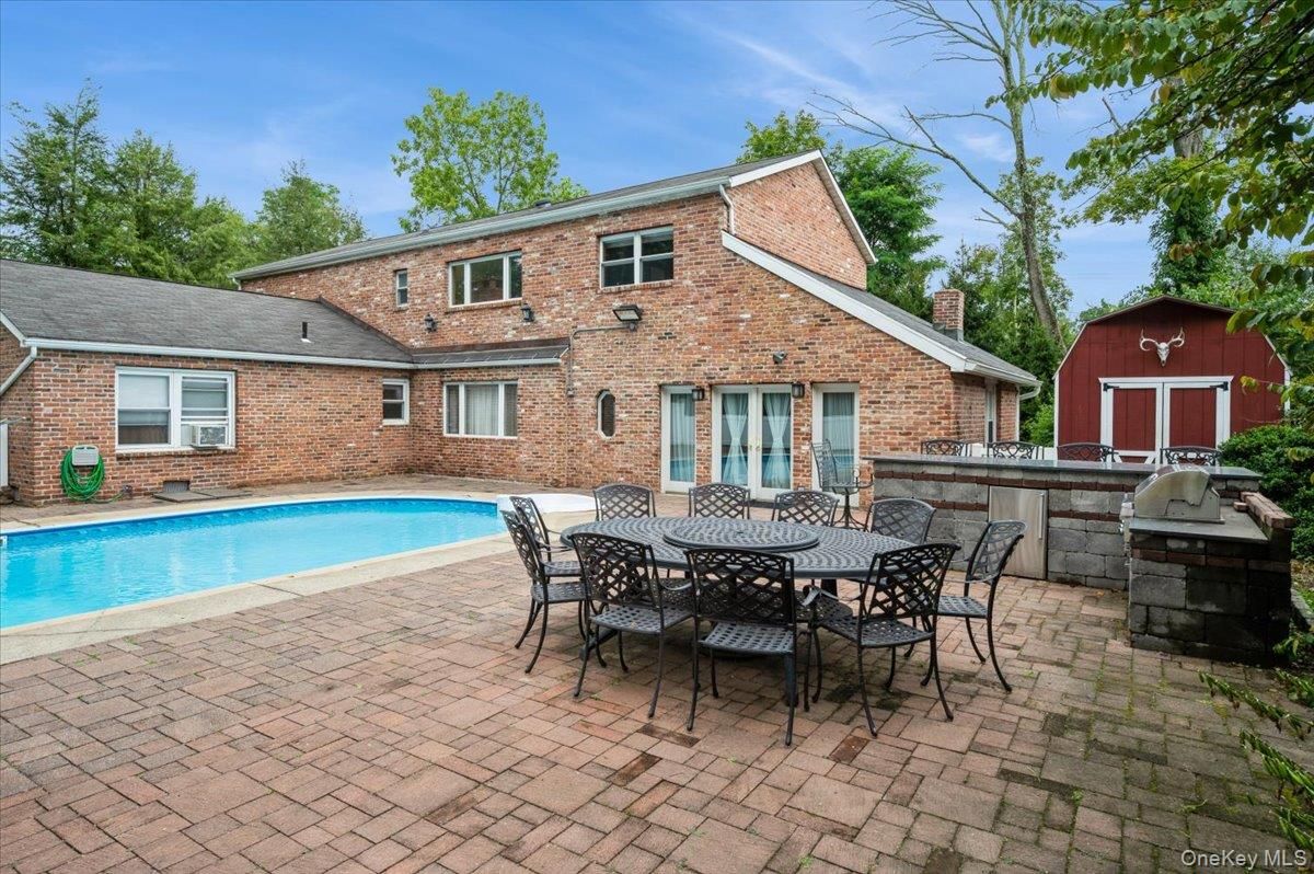 Exterior, Pool
