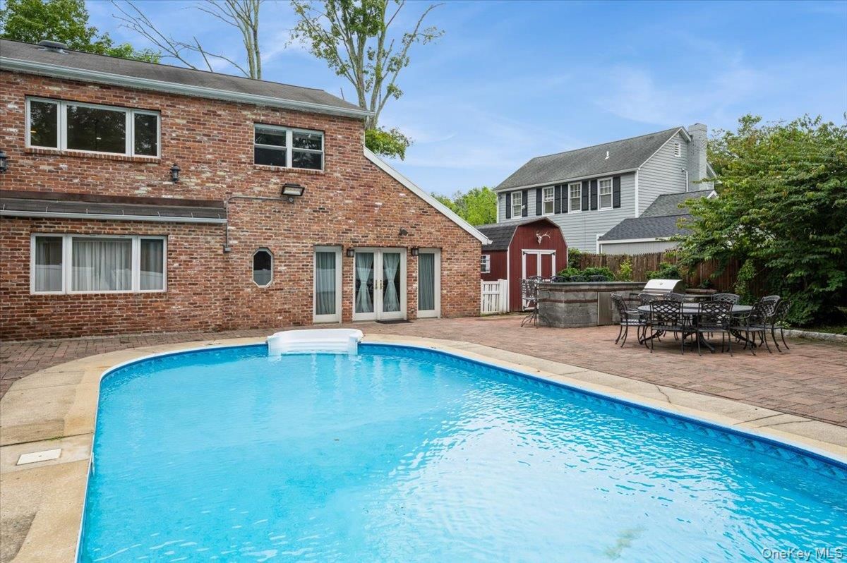 Exterior, Pool