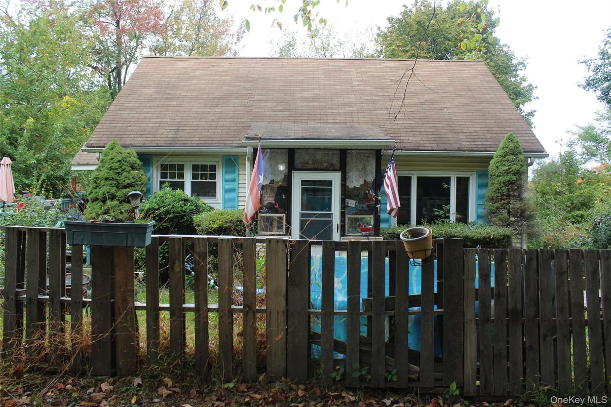 Exterior, Facade, Cape Cod