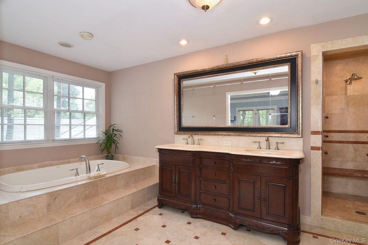 Bathroom, Dual Sink Vanities, Interior, Recessed Lighting